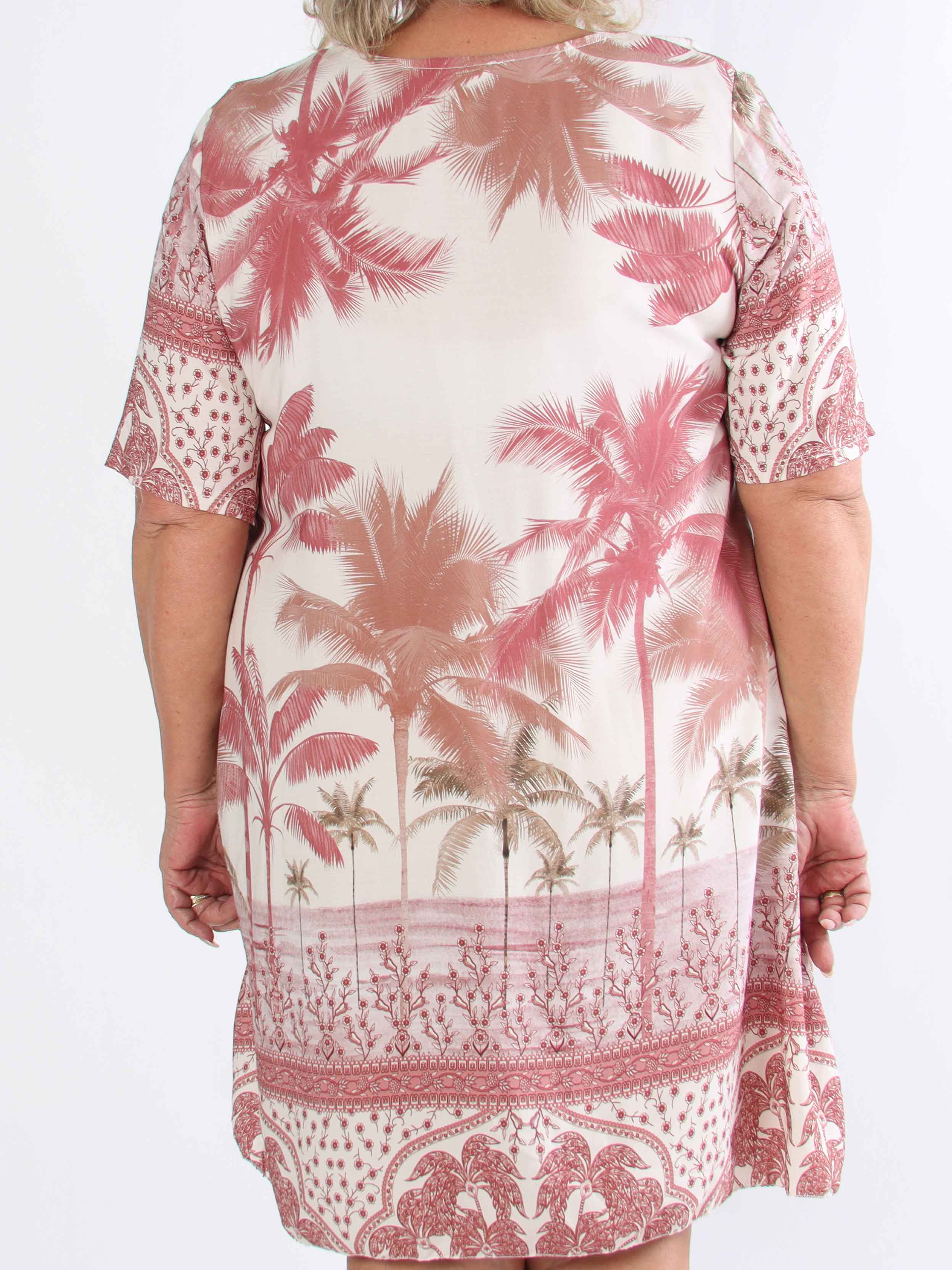 Julia - Sommarklänning i plusstorlek med palmer och mönster